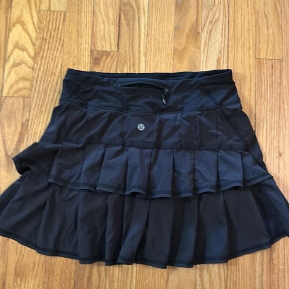 Lululemon sz 4 Tall Pace Setter black running skirt with inner spandex shorts - Picture 2 of 6
